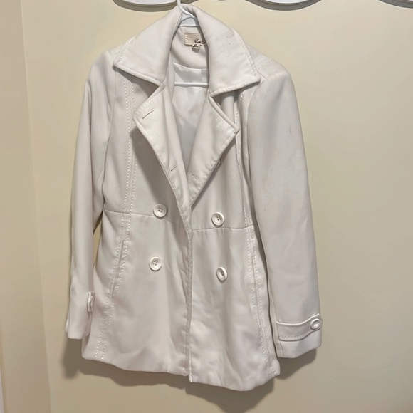 White pea coat size medium gently used, perfect condition. - Picture 1 of 5